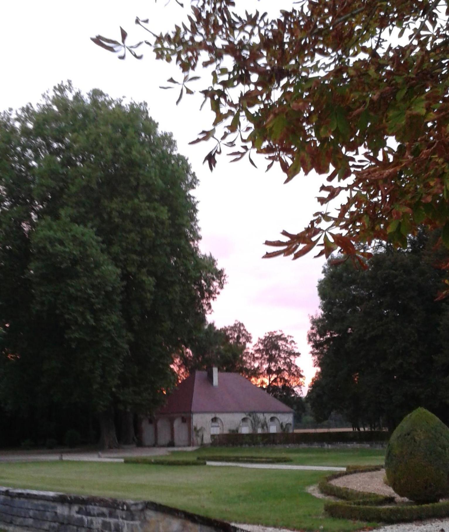 Le Chateau De Bressey & Son Orangerie Buitenkant foto