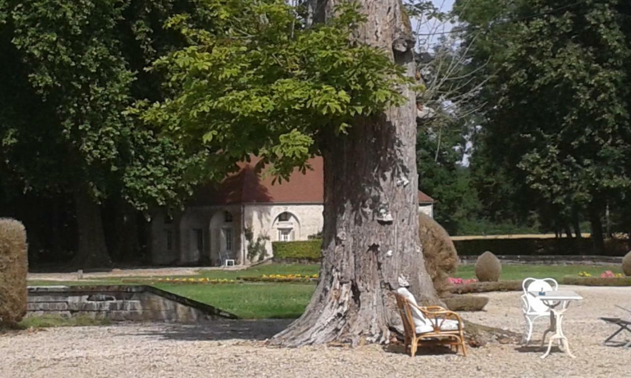 Le Chateau De Bressey & Son Orangerie Buitenkant foto
